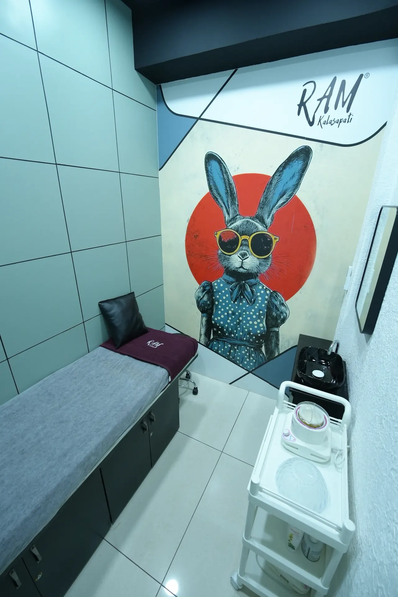 RAM KALASAPATI treatment room for facial and care services